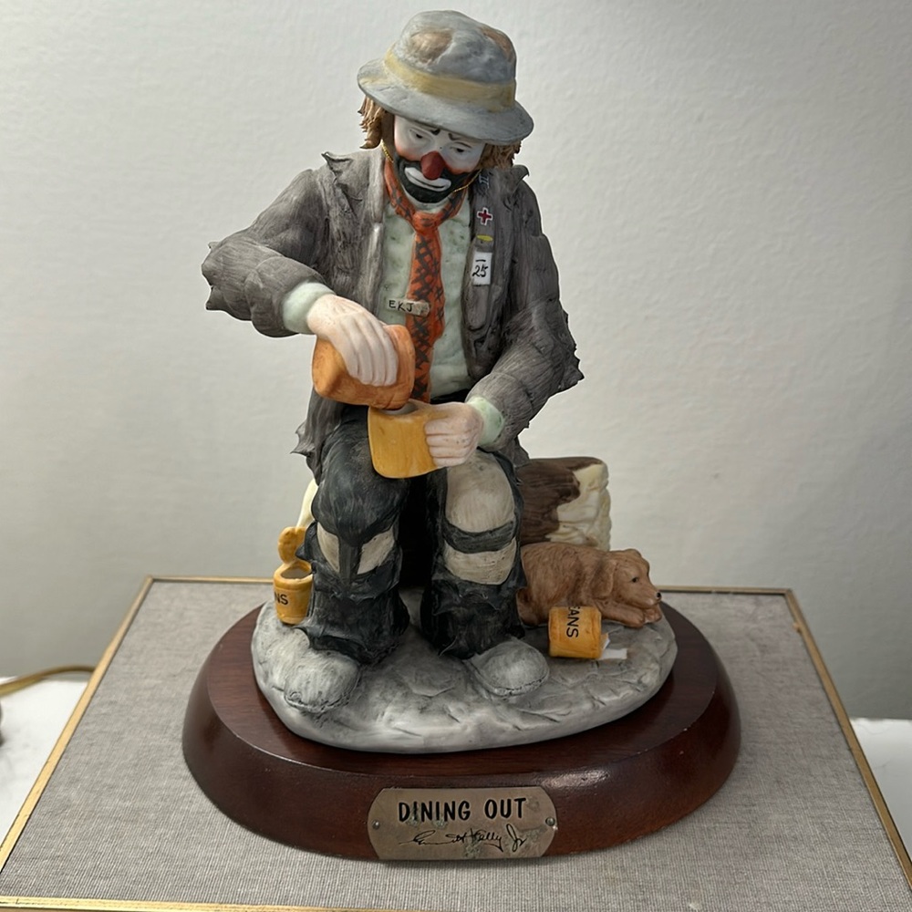 Emmett Kelly Jr Figurine NO BOX Dining Out same piece broken refer to picture
